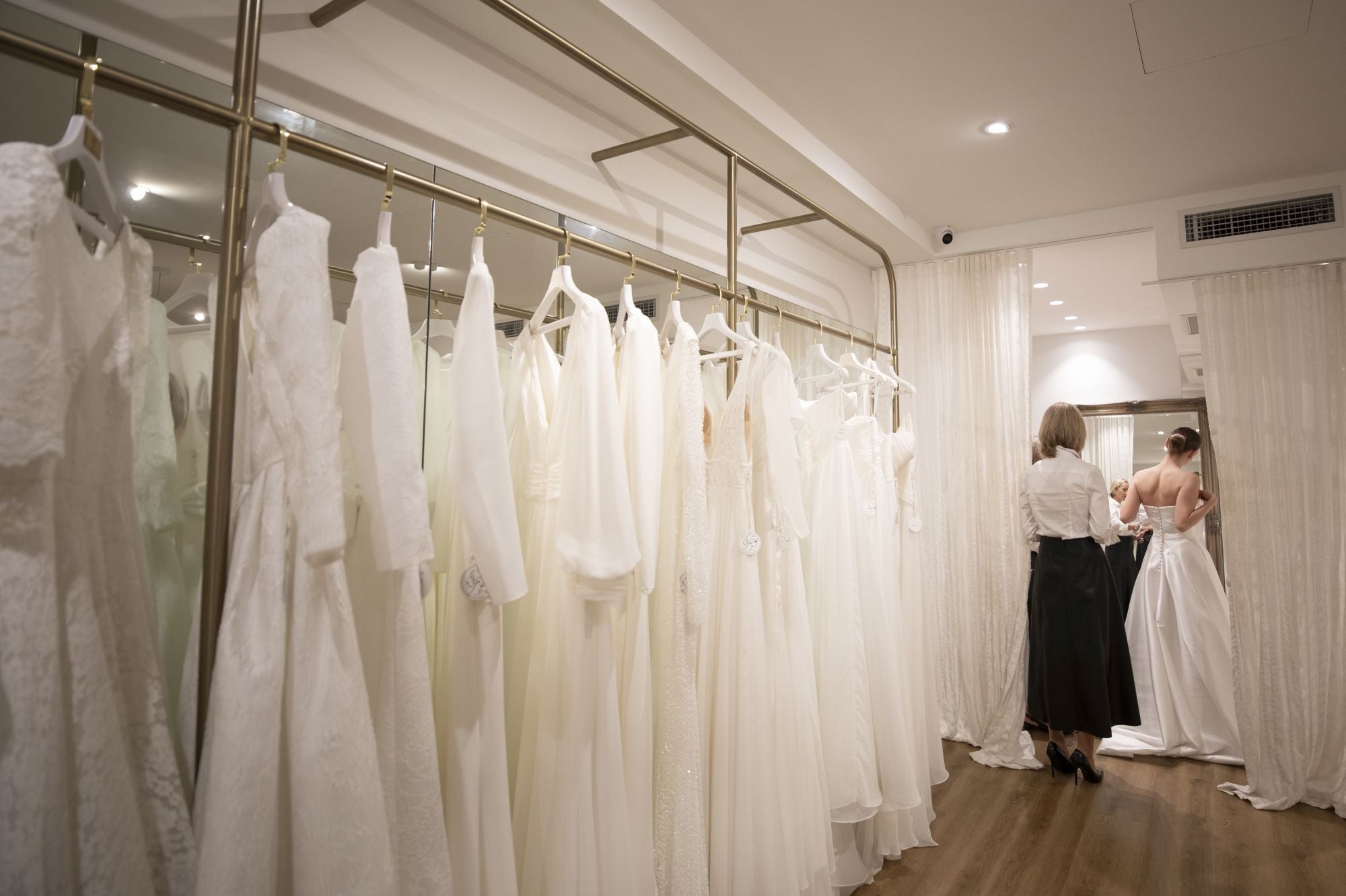 How To Choose A Wedding Dress That Still Feels Like You?