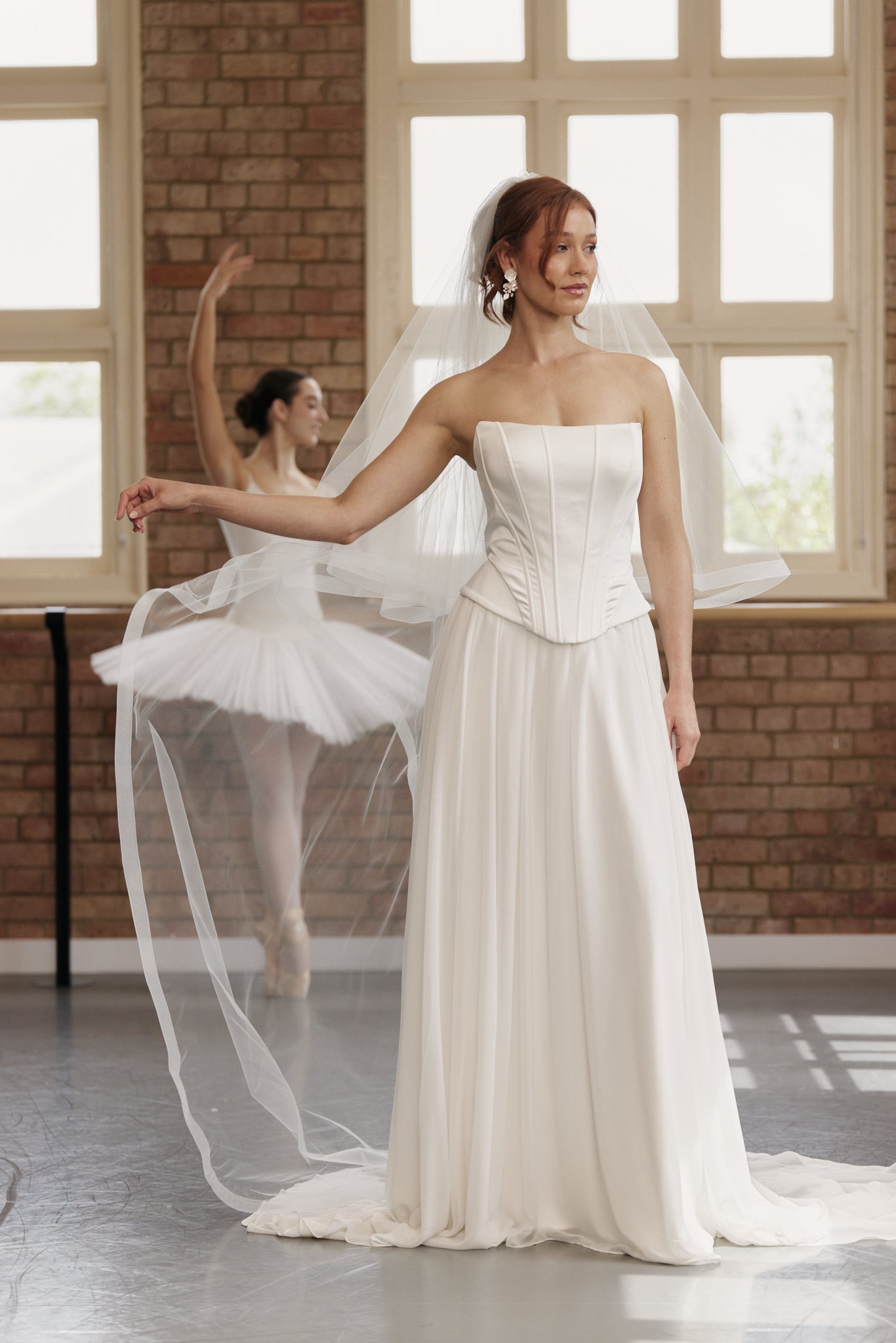 Lily corset Bridal bodice in smooth shiny fabric for a minimalist and luxurious bridal look