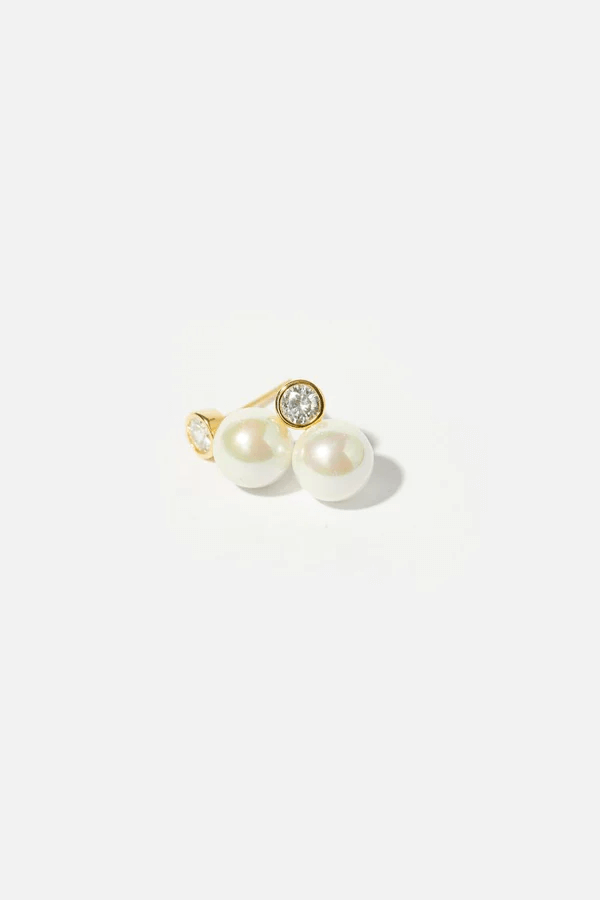 <hr id="null">Ella Minimalist Pearl Earrings with Crystal Accent