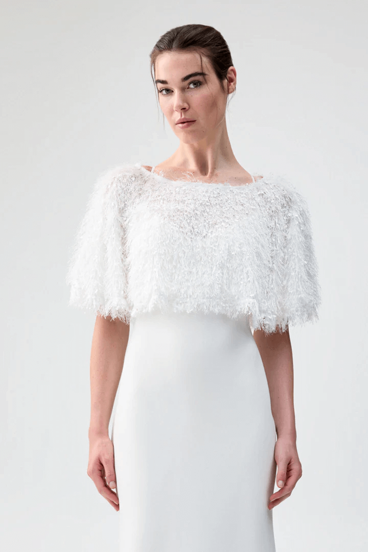 <hr id="null">Pluma Cape White